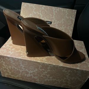 Dolce & Gabbana slip on sandal shoe